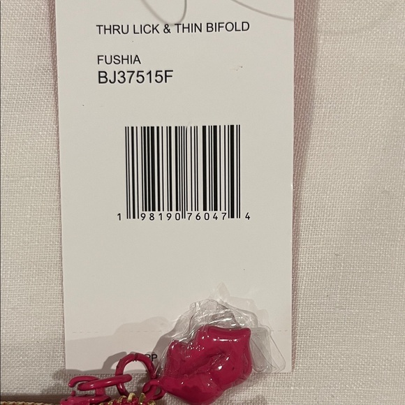 Betsey Johnson LIMITED EDITION Shiny Pink Ring Pop Candy Wallet - Picture 5 of 5